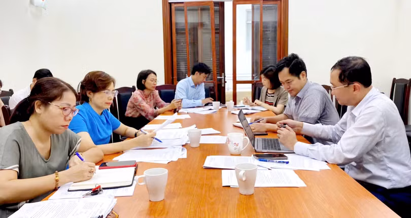 Tổ công tác của Bộ Tư pháp thảo luận về những vấn đề lớn tại đề cương dự thảo báo cáo của Chính phủ và báo cáo tổng hợp kết quả lấy ý kiến Nhân dân, các ngành, các cấp về dự thảo Nghị quyết sửa đổi, bổ sung một số điều của Hiến pháp năm 2013, ngày 25/5