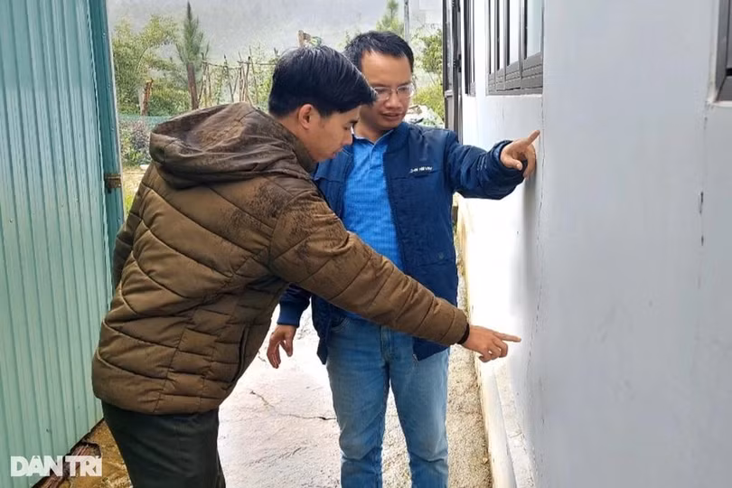 Các trận động đất vừa qua đã gây rạn nứt nhiều công trình, trường học, trạm y tế ở vùng tâm chấn (Ảnh: Phạm Hoàng).