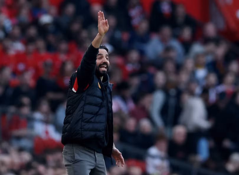 MU phải co cụm phòng ngự trên sân nhà.