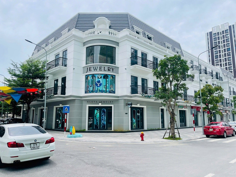 Tại góc phố Quang Trung thân quen, các căn shophouse hiện đại giờ vừa là nơi kế thừa ký ức, vừa mở ra một nhịp sống mới hiện đại và năng động a3.jpg