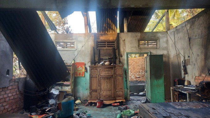 Nhiều đồ đạc trong nhà bị lửa thiêu rụi. Ảnh: Phước Thanh