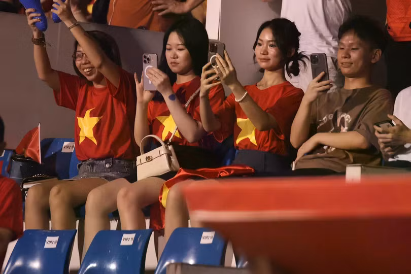 Tuyển Việt Nam gặp nhiều khó khăn trước chủ nhà Philippines. Ảnh: John Mauricio.