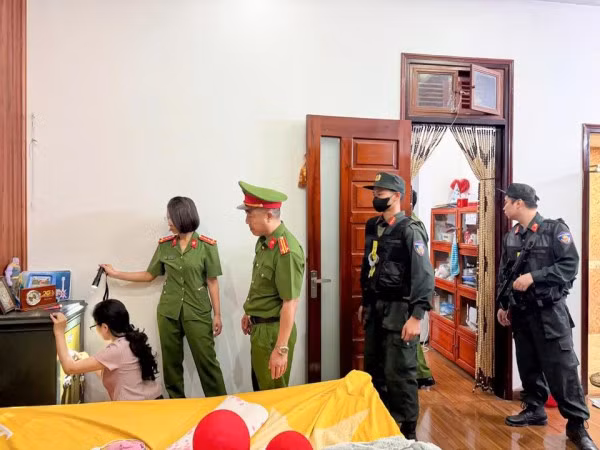 Công an tỉnh Phú Thọ khám xét nơi ở của đối tượng Lý Công Sinh.