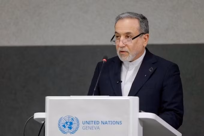 Ngoại trưởng Iran Abbas Araghchi phát biểu tại Geneva, Thụy Sĩ ngày 17/2. Ảnh: AFP