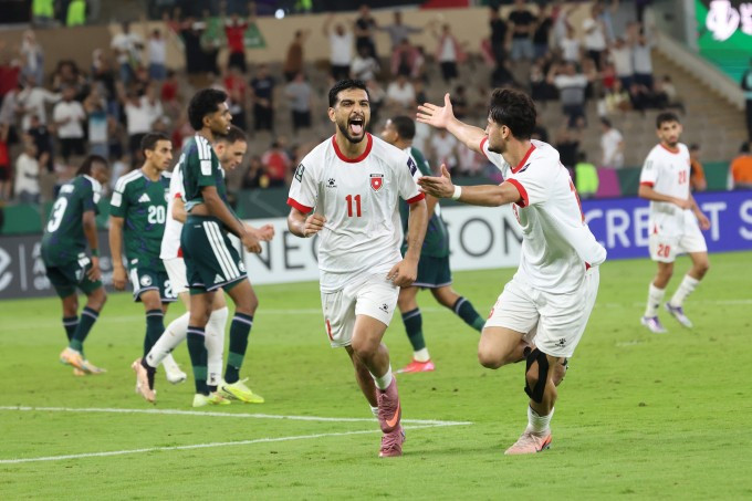 Tiền vệ Jordan Mahmoud Khrouba (số 11) mừng bàn thắng ở phút 73 ấn định chiến thắng 3-2 trước Arab Saudi. Ảnh: AFC