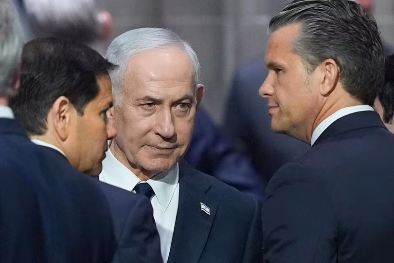 Thủ tướng Israel Benjamin Netanyahu (giữa) nói chuyện với Ngoại trưởng Mỹ Marco Rubio và Bộ trưởng Quốc phòng Pete Hegseth trước tang lễ của thượng nghị sĩ Lindsey Graham ở Washington ngày 28/7. Ảnh: AP