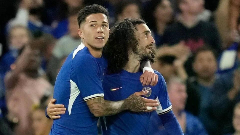 Chelsea mua sắm nhiều khiến Cucurella cũng gặp khó khăn trong việc tìm kiếm sự ổn định. Ảnh: Reuters.