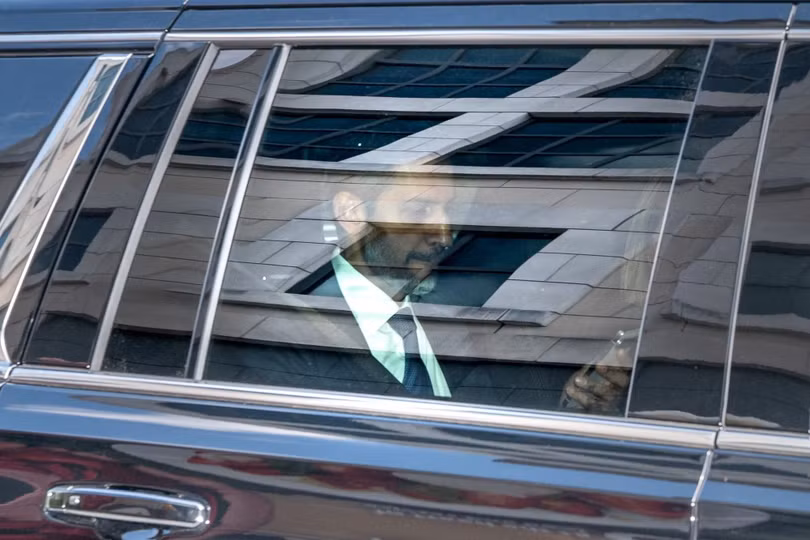 CEO Google Sundar Pichai rời tòa án tại Washington ngày 30/4. Ảnh: Bloomberg.