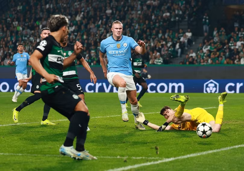 Sau khi có bàn mở tỷ số, Man City dồn ép Sporting đến nghẹt thở. Nhà ĐKVĐ Premier League cầm bóng 79% và liên tục tạo sóng gió trước khung thành của Franco Israel. Dù vậy, Erling Haaland, Bernardo Silva đều không thể nhân đôi cách biệt cho đội khách.
