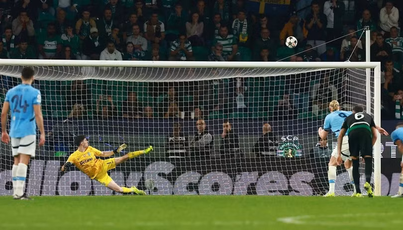 Nỗ lực tấn công không ngừng nghỉ giúp Man City có cơ hội tốt để rút ngắn tỷ số ở phút 69. Từ cự ly 11 m, Haaland lại sút trúng xà.