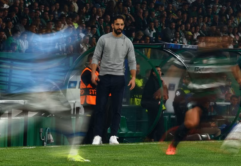 Trong trận đấu cuối cùng trên sân nhà trước khi gia nhập Man Utd, HLV Ruben Amorim có "liều thuốc thử" mang tên Manchester City tại Champions League. Trước đối thủ được đánh giá vượt trội, Sporting Lisbon vẫn cho thấy sự tự tin cao độ.