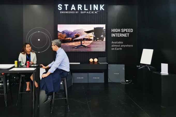 Gian hàng trưng bày của Starlink tại Ngày hội đổi mới sáng tạo Việt Nam năm 2023. Ảnh: Trọng Đạt Gian hàng trưng bày của Starlink tại Ngày hội đổi mới sáng tạo Việt Nam năm 2023. Ảnh: Trọng Đạt