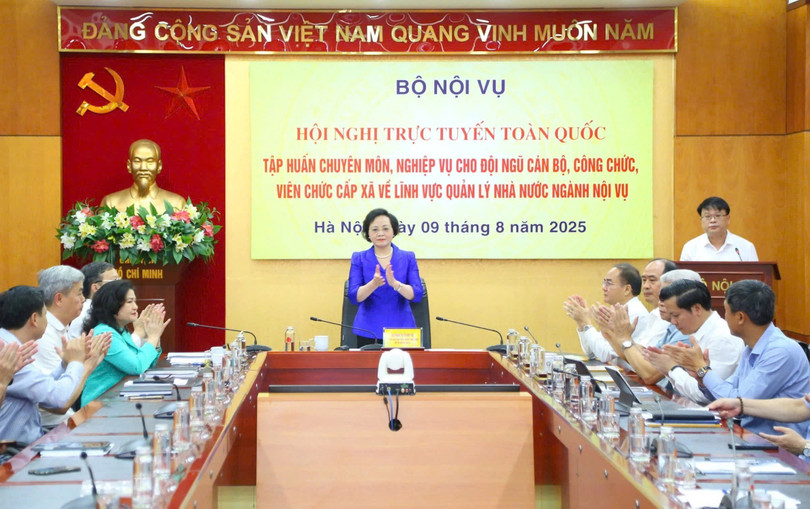 Bộ trưởng Bộ Nội vụ Phạm Thị Thanh Trà chủ trì hội nghị. Ảnh: Dantri.vn 3.jpg
