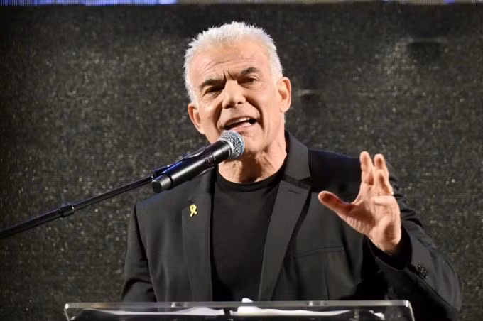 Lãnh đạo đối lập Israel Yair Lapid phát biểu ngày 18/5 tại Tel Aviv. Ảnh: AFP