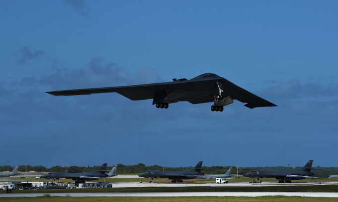 Oanh tạc cơ B-2 Spirit cất cánh từ căn cứ Andersen ở đảo Guam năm 2018. Ảnh: Reuters Oanh tạc cơ B-2 Spirit cất cánh từ căn cứ Andersen ở đảo Guam năm 2018. Ảnh: Reuters