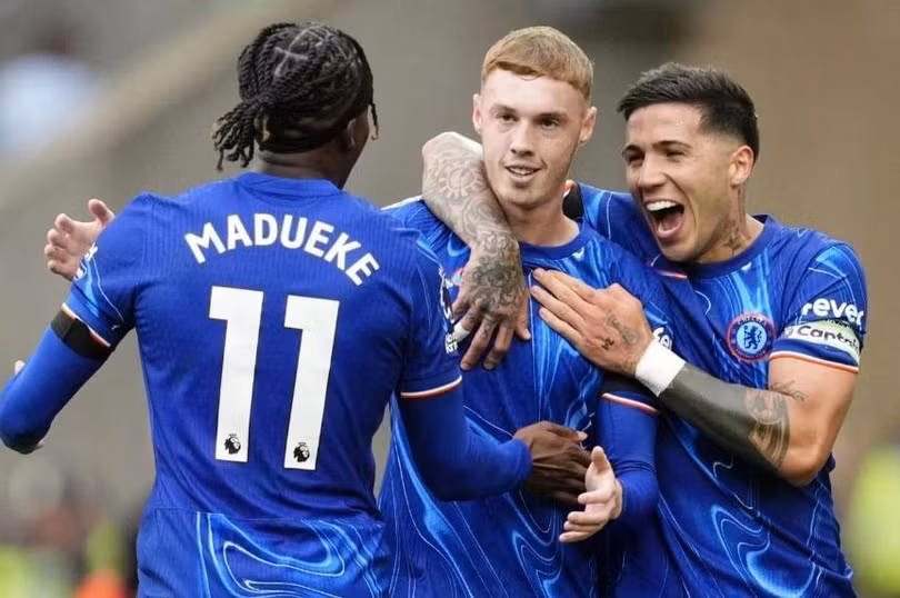 Chelsea giành 3 điểm trong trận cầu có 8 bàn thắng.