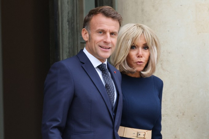 Tổng thống Pháp Emmanuel Macron và Đệ nhất phu nhân Brigitte Macron (phải) tại Điện Elysee ngày 8/10. Ảnh: AFP Tổng thống Pháp Emmanuel Macron và Đệ nhất phu nhân Brigitte Macron (phải) tại Điện Elysee ngày 8/10. Ảnh: AFP