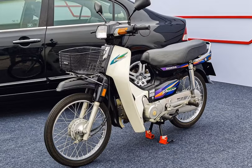 Honda Super Dream là biểu tượng một thời của Honda tại Việt Nam vào những năm 2000. Ảnh: Bối Hạ.