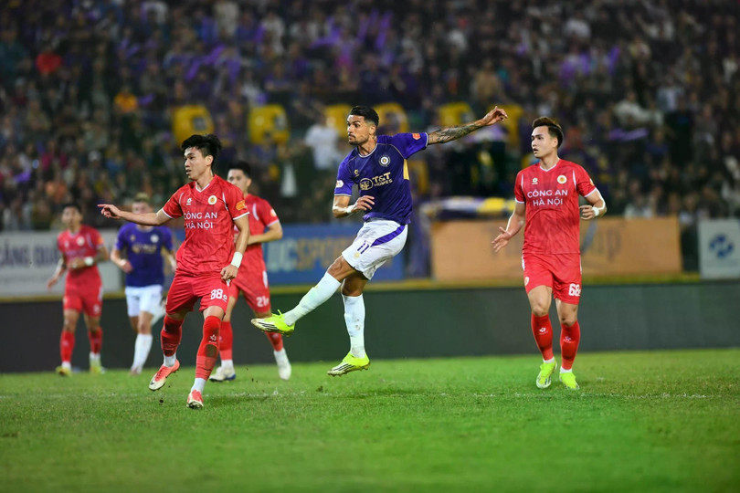 Hoàng Hên ghi điểm trong mắt HLV Kim Sang-sik.