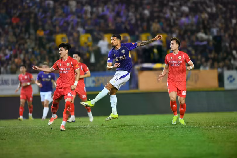 Hoàng Hên ghi điểm trong mắt HLV Kim Sang-sik.