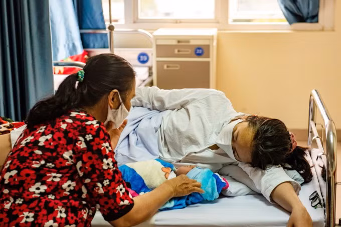 Một em bé chào đời tại Bệnh viện Phụ sản Trung ương. Ảnh: Thanh Huế