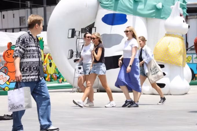 Khách quốc tế du lịch tại Thái Lan. Ảnh: Apichart Jinakul