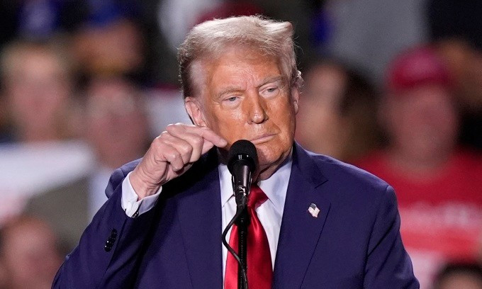 Ông Trump trong cuộc mít tinh ở Detroit, Michigan hôm 18/10. Ảnh: AP Ông Trump trong cuộc mít tinh ở Detroit, Michigan hôm 18/10. Ảnh: AP