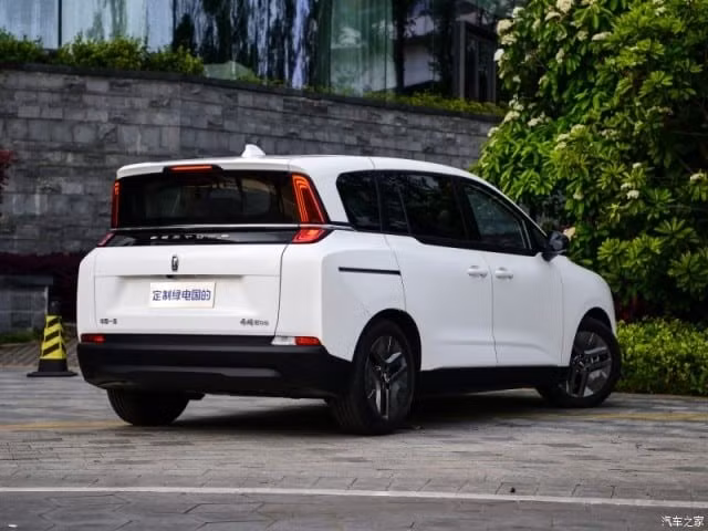 Ngoài Xiaoma, Bestune NAT cũng dự kiến được mở bán tại Việt Nam, định vị ở phân khúc MPV phổ thông. Xe có kích thước dài x rộng x cao lần lượt 4.450 x 1.840 x 1.680 mm, cùng chiều dài cơ sở 2.850 mm. Ảnh: CarnewsChina.