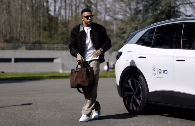 Kylian Mbappe hội quân cùng tuyển Pháp ngày 23/3. Ảnh: Reuters