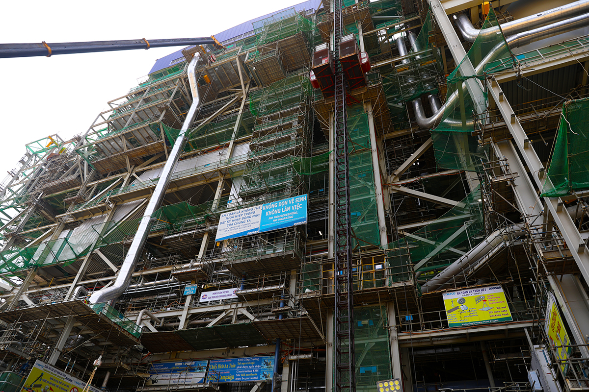 Dự án do các nhà thầu: Liên doanh Công ty TNHH Xây dựng và Công nghiệp nặng Doosan, Tập đoàn Samsung C&amp;T, Công ty CP Tập đoàn Thái Bình Dương thi công.