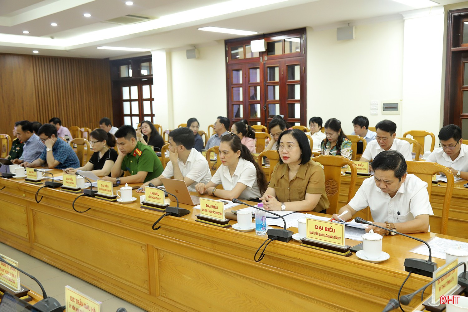 ..., cùng các đại biểu tham dự hội nghị ở điểm cầu Hà Tĩnh. bqbht_br_hoi-nghi-toan-quoc-ve-xay-dung-ntm-4a.jpg