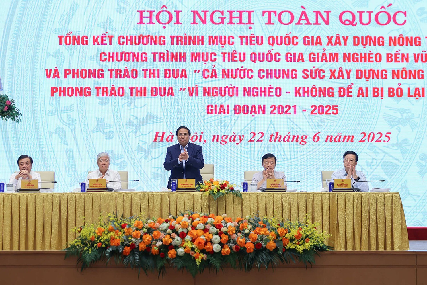 Thủ tướng Chính phủ Phạm Minh Chính chủ trì hội nghị toàn quốc tổng kết Chương trình mục tiêu quốc gia xây dựng nông thôn mới, giảm nghèo bền vững, phong trào “Cả nước chung tay xây dựng nông thôn mới”, phong trào “Vì người nghèo - Không để ai bị bỏ lại phía sau” giai đoạn 2021-2025 - Ảnh: VGP/Nhật Bắc ntm.jpg