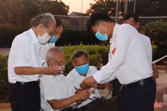 Cử tri hân hoan đi bầu cử ở Hà Tĩnh