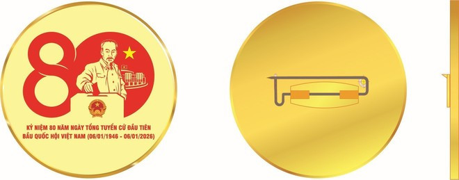 Mẫu thiết kế pin cài áo trong bộ nhận diện Mẫu biểu trưng chính thức phục vụ công tác tuyên truyền các hoạt động Kỷ niệm 80 năm Ngày Tổng tuyển cử đầu tiên bầu Quốc hội Việt Nam (06/01/1946-06/01/2026). (Ảnh: TTXVN)