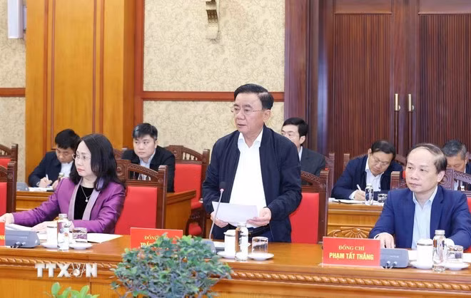 Ông Trần Cẩm Tú, Ủy viên Bộ Chính trị, Thường trực Ban Bí thư, Trưởng Tiểu ban, phát biểu chỉ đạo cuộc họp Tiểu ban Tổ chức phục vụ Đại hội XIV của Đảng. (Ảnh: Phương Hoa/TTXVN)