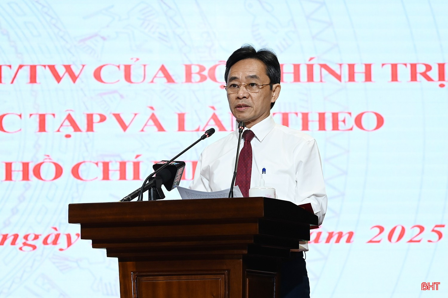 Phó Bí thư Thường trực Tỉnh ủy Trần Thế Dũng phát biểu chỉ đạo tại hội nghị. bqbht_br_dsc-d7099.jpg