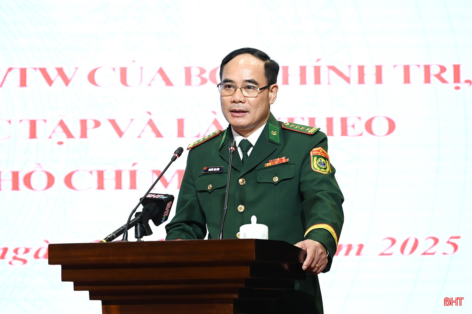 Đại tá Nguyễn Thái Bình - Bí thư Đảng ủy, Chính ủy BĐBP tỉnh tham luận tại hội nghị. bqbht_br_dscd-7051.jpg