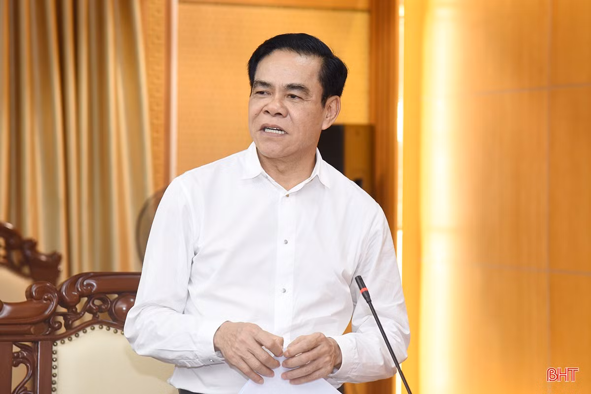 Đồng chí Võ Trọng Hải - Chủ tịch UBND tỉnh, Phó Trưởng ban Thường trực Ban Chỉ đạo nhấn mạnh các nội dung cần quyết liệt triển khai để đạt mục tiêu xóa nhà tạm, nhà dột nát đảm bảo tiến độ, chất lượng.