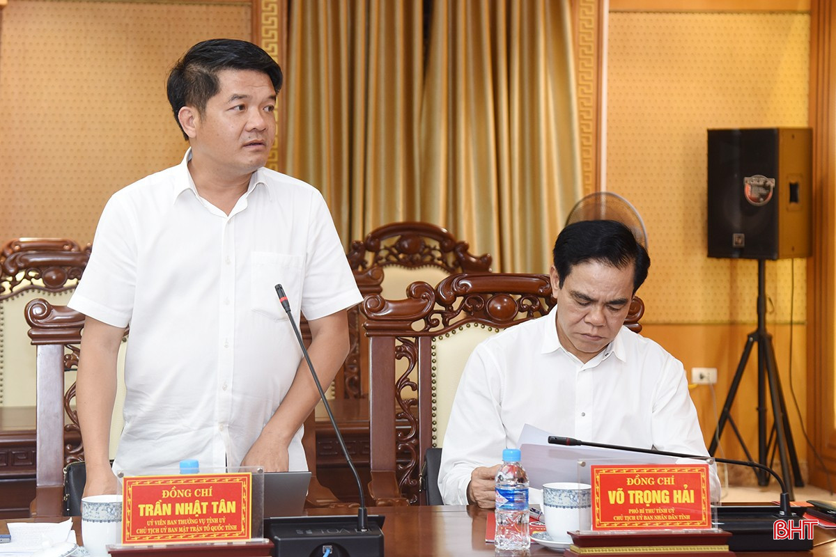 Đồng chí Trần Nhật Tân - Chủ tịch Ủy ban MTTQ tỉnh, Phó Trưởng ban Thường trực Ban Chỉ đạo phát biểu tại cuộc họp. bqbht_br_dsc-7907-copy.jpg