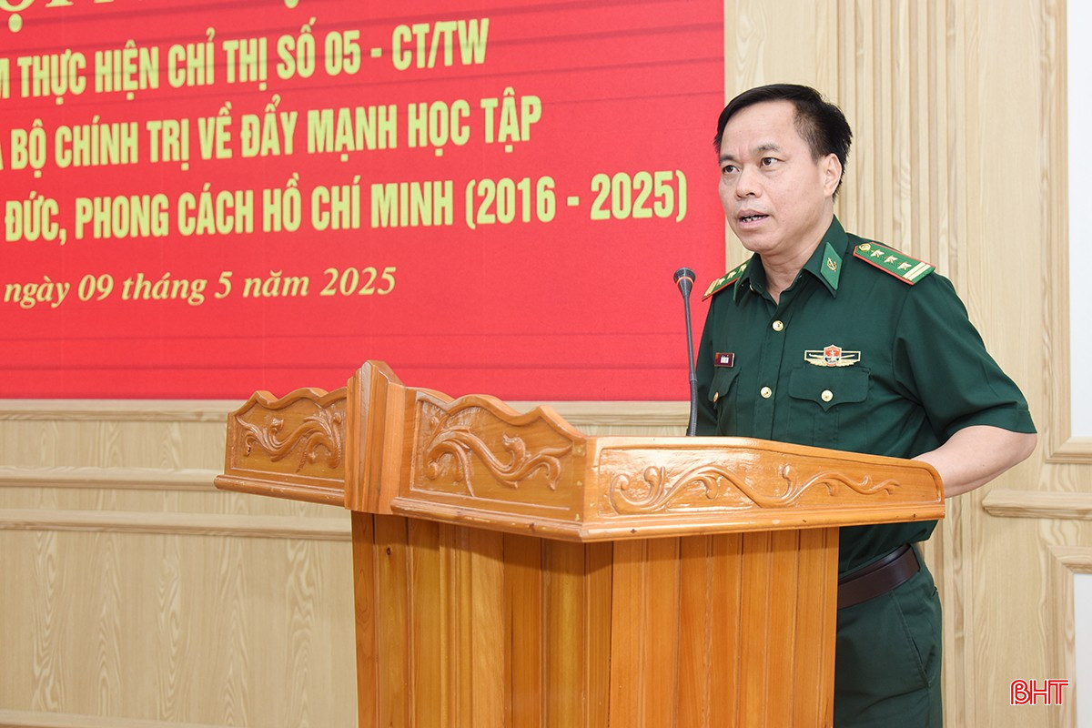 Thượng tá Hồ Năng Bảo - Bí thư Chi bộ Phòng Chính trị, Phó Chủ nhiệm Chính trị tham luận, chia sẻ cách làm của chi bộ trong học tập và làm theo Bác. bqbht_br_dsc-7735-copy.jpg