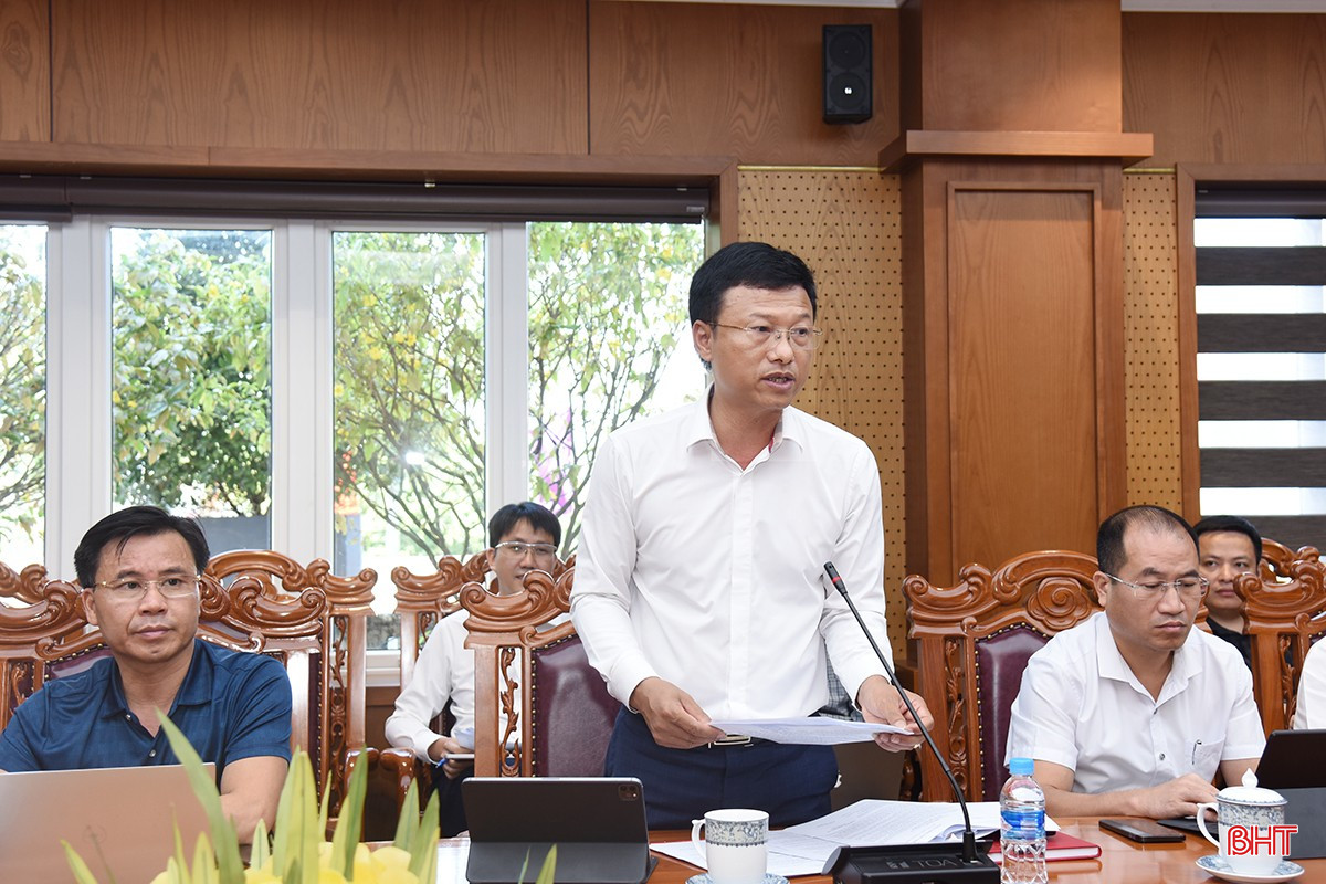 Chánh Văn phòng Tỉnh ủy Phan Duy Vĩnh phát biểu tại cuộc họp. bqbht_br_dsc-8680-copy.jpg