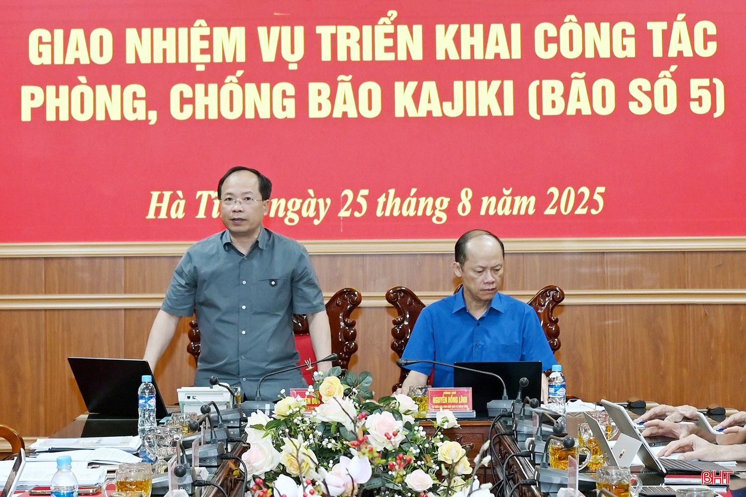 Bí thư Tỉnh ủy Nguyễn Duy Lâm báo cáo công tác ứng phó bão số 5. bqbht_br_dsc-3d432.jpg