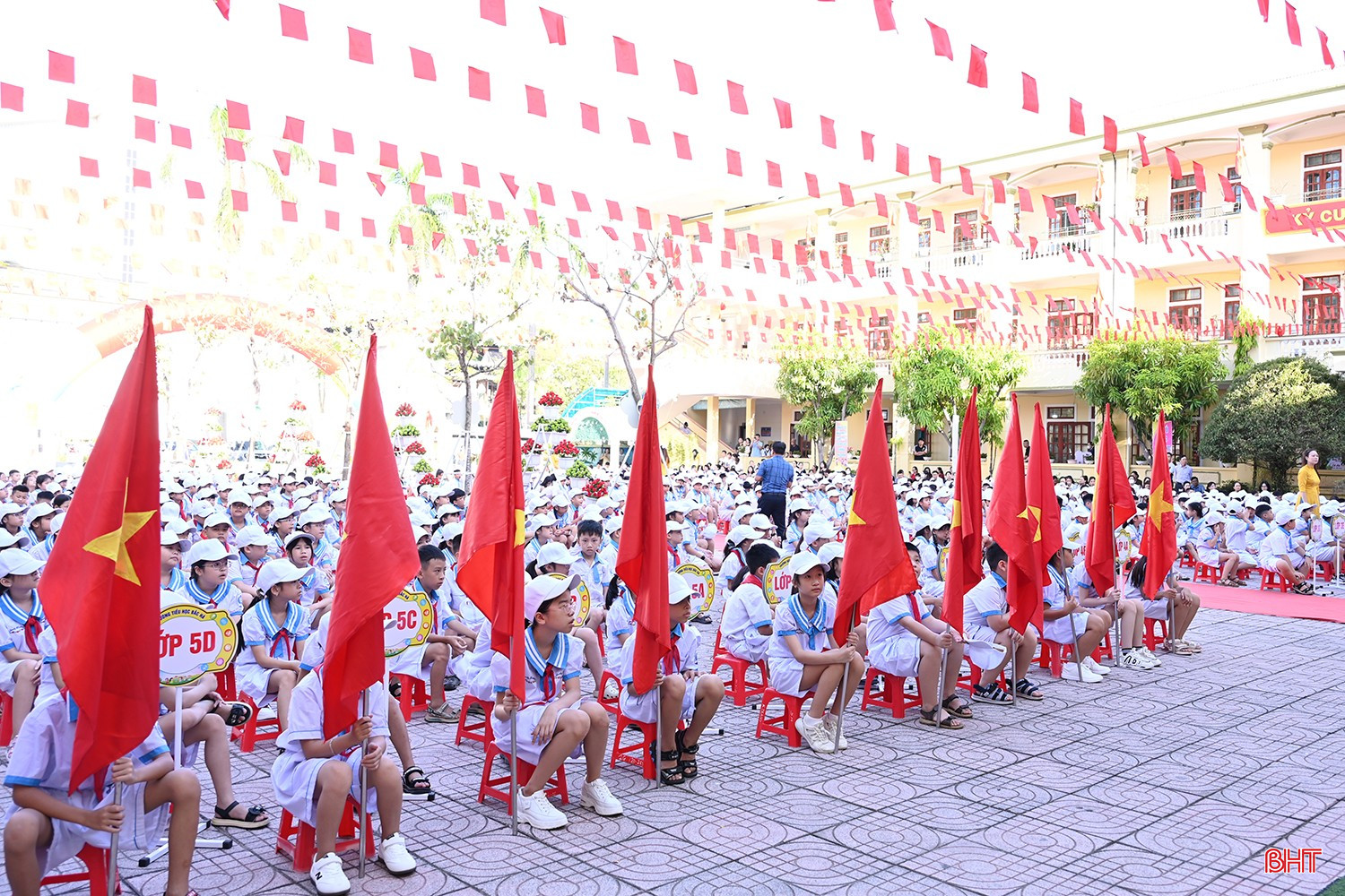 Năm học 2025-2026, nhà trường đón 240 em học sinh lớp 1. bqbht_br_dsc-4d551.jpg