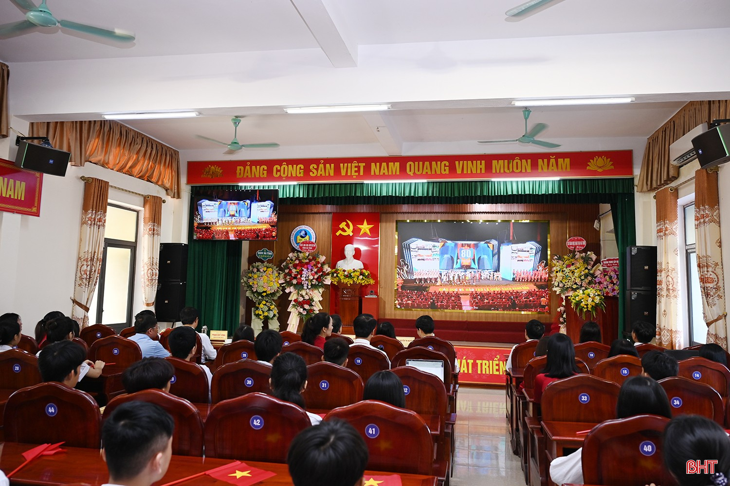 Lễ khai giảng trực tuyến tại Trung tâm giáo dục thường xuyên tỉnh. Lễ khai giảng trực tuyến tại Trung tâm giáo dục thường xuyên tỉnh.