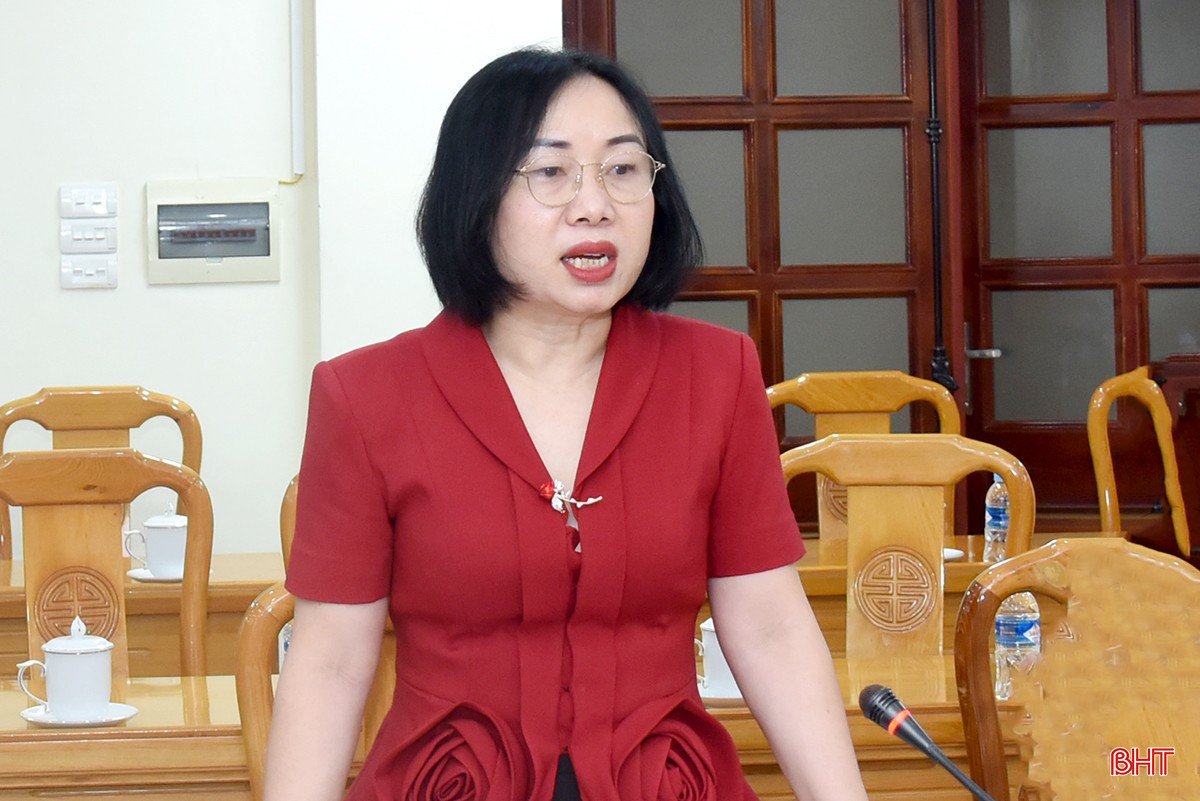 Trưởng ban Kinh tế - Ngân sách (HĐND tỉnh) Nguyễn Thị Thúy Nga phát biểu tại cuộc họp. bqbht_br_ffff.jpg