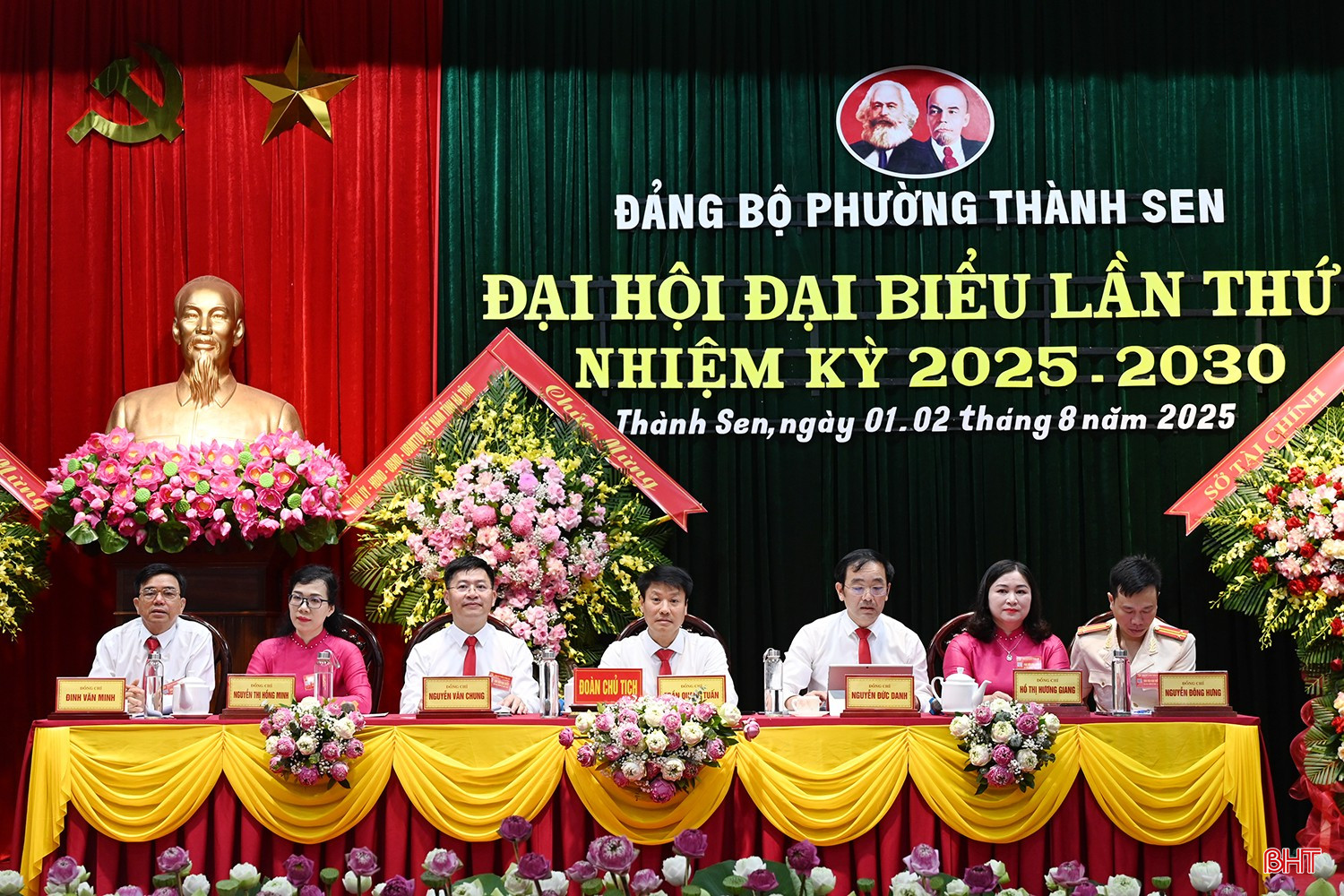 Đoàn chủ tịch điều hành đại hội. bqbht_br_dsc-0d795.jpg
