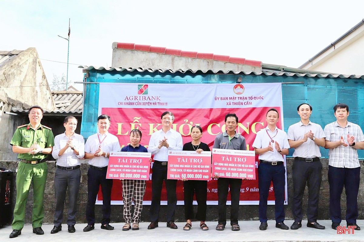Agribank Chi nhánh Cẩm Xuyên khởi công xây dựng 3 ngôi nhà nhân ái cho hộ nghèo, hộ có hoàn cảnh đặc biệt khó khăn tại xã Thiên Cầm. bqbht_br_545987362-2986996918144021-3278161261361961748-n.jpg