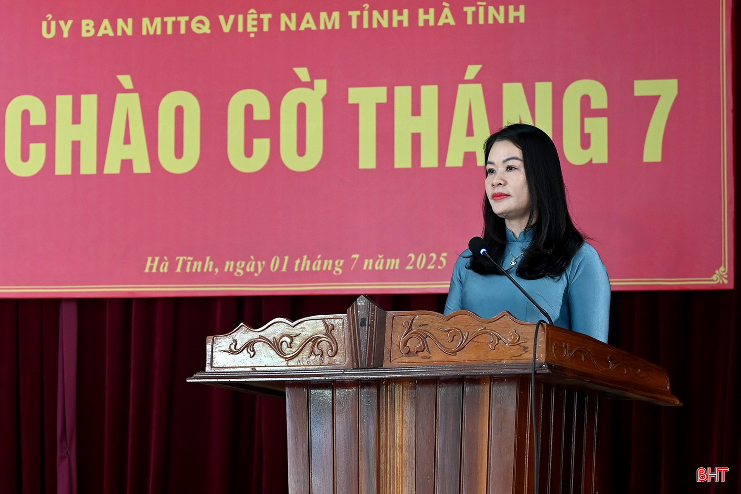 Bà Nguyễn Thị Quyên - Phó Chủ tịch Hội LHPN tỉnh, Trưởng ban Tổ chức Kiểm tra Cơ quan Ủy ban MTTQ tỉnh công bố các quyết định. bqbht_br_dsc-74c98.jpg