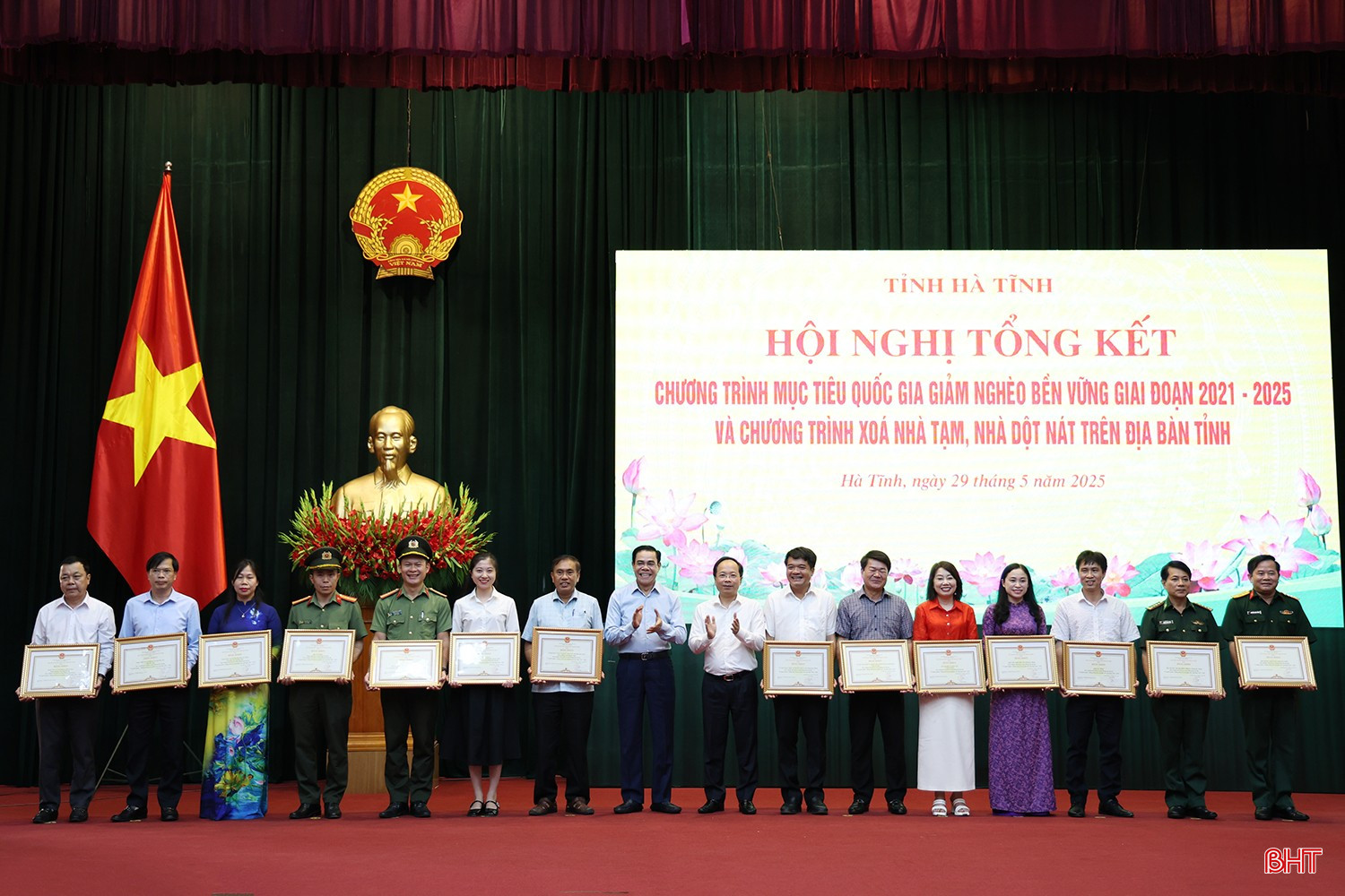 Bí thư Tỉnh ủy Nguyễn Duy Lâm, Chủ tịch UBND tỉnh Võ Trọng Hải... bqbht_br_img-0322-copy.jpg