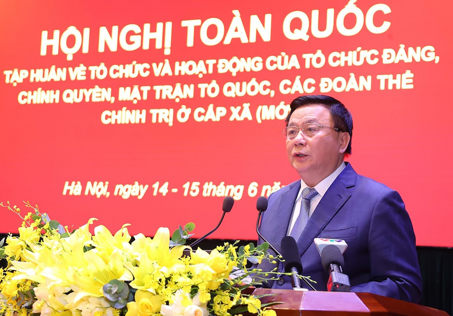 GS.TS Nguyễn Xuân Thắng, Ủy viên Bộ Chính trị, Giám đốc Học viện Chính trị Quốc gia Hồ Chí Minh, Chủ tịch Hội đồng Lý luận Trung ương phát biểu khai mạc. Ảnh: Văn Điệp/TTXVN. 105d6103713t9637l3-vna-potal-tap-huan-h.jpg